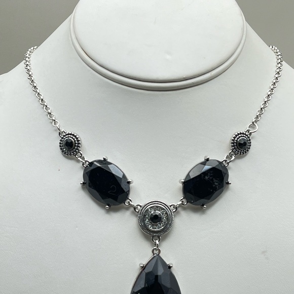 Elegant Black and Silver Necklace and Earring Set - Picture 2 of 5